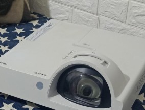 解决松下投影仪边偏黄的方法（调整色彩校正解决投影仪边偏黄问题）