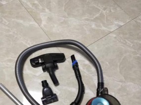 如何有效去除飞利浦吸尘器的不良气味（解决吸尘器异味问题的最佳方法与技巧）