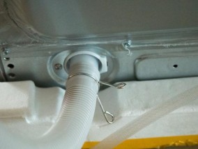 滚筒洗衣机排水管堵塞解决方法（快速解决堵塞问题）