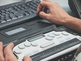 解析盲文显示器异常的原因及解决方法（了解盲文显示器异常现象与处理技巧）
