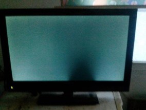 解决老式电视机颜色发暗问题的有效方法（保养与调节）