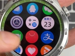 手表如何使用充电器充电并插卡？