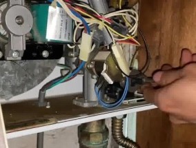 壁挂炉内部管道漏水处理方法（解决壁挂炉漏水问题的有效措施）