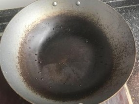 电磁炉烧菜锅着火原因及防范措施（探究电磁炉烧菜锅的原因和如何有效避免火灾事故）