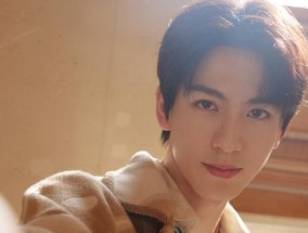 张凌赫同款笔记本电脑是什么品牌和型号？