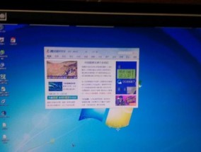 如何处理显示器出现蓝色条纹问题（解决显示器蓝色条纹困扰）