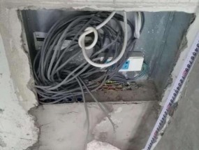电视柜盖板挡住机顶盒的解决方法是什么？