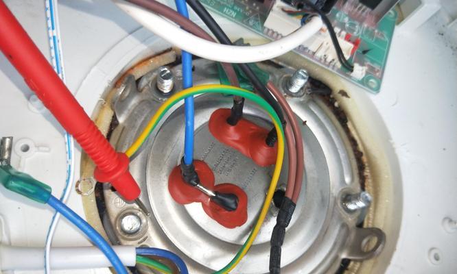 海尔热水器底壳漏水原因及修复方法（解决海尔热水器底壳漏水问题的有效方法）  第1张