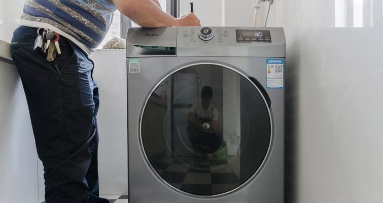 拆取洗衣机水管卡扣的步骤与技巧（轻松拆下洗衣机水管卡扣）  第1张