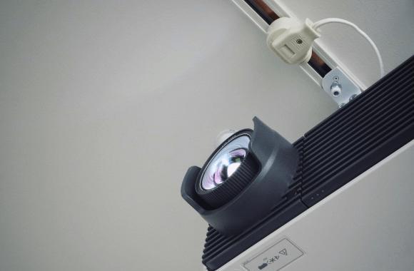投影仪无法收回的原因及解决方法（解决投影仪无法收回的常见问题）  第1张