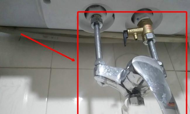 解决热水器底下出水珠的方法（有效应对热水器漏水问题）  第2张
