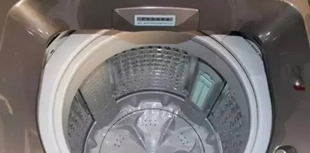 如何正确使用小天鹅洗衣机旧款进行高效清洗（小天鹅洗衣机旧款使用指南）  第2张