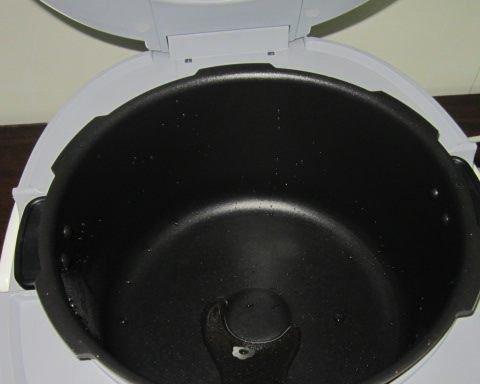 电饭煲进水导致断电的原因（揭秘电饭煲进水故障的关键因素）  第2张