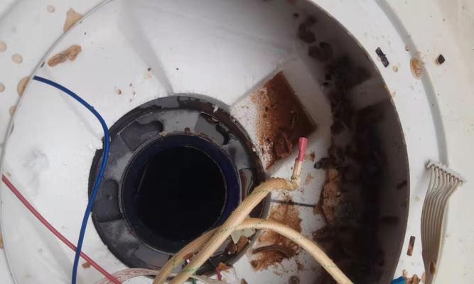 热水器水垢处理方法（简单有效的清洁技巧让热水器重获新生）  第2张