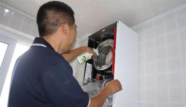 厨柜油烟机变黄怎么清洗（教你轻松恢复油烟机的洁净度）  第3张