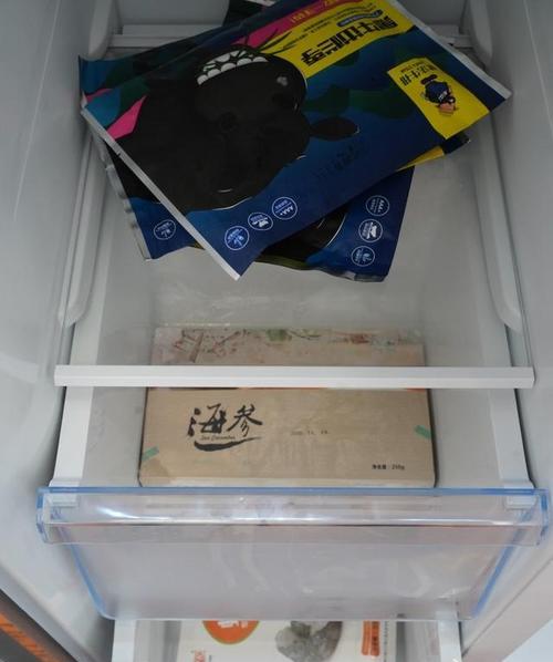 为什么小冰箱会发出臭味（小冰箱臭味的原因和解决方法）  第2张