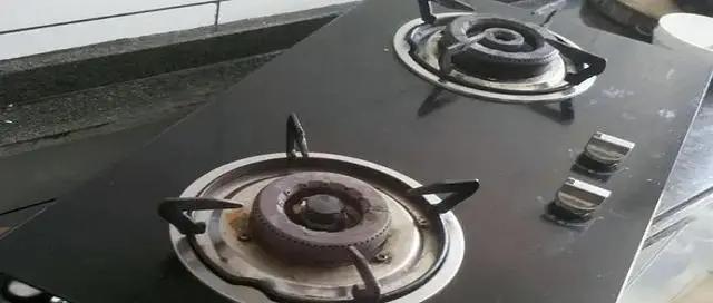 天然气灶打不着火的原因和处理方法（解决天然气灶无法点火问题的实用技巧）  第2张