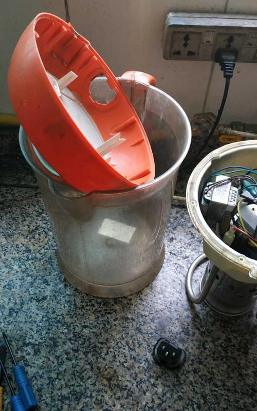 豆浆机进水了怎么办？快速解决方法有哪些？  第3张
